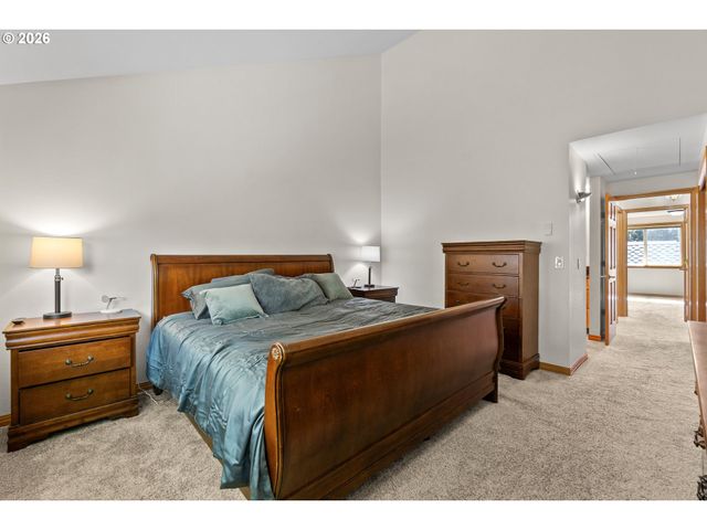 31 GREENRIDGE Ct, Lake Oswego, OR 97035