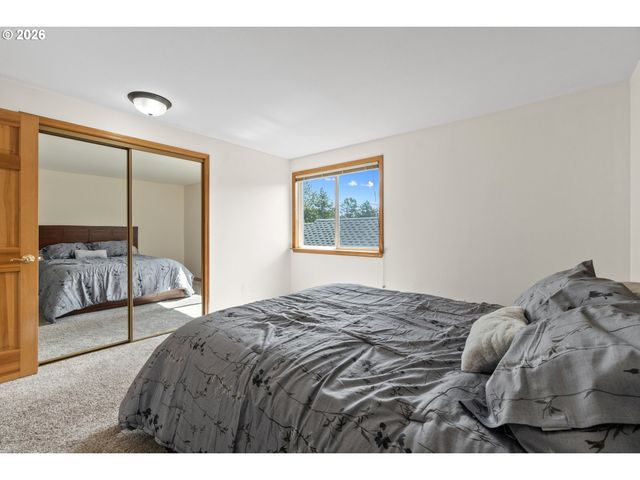 31 GREENRIDGE Ct, Lake Oswego, OR 97035
