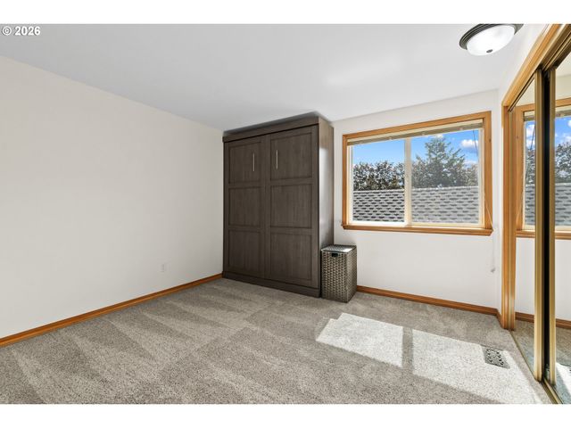 31 GREENRIDGE Ct, Lake Oswego, OR 97035