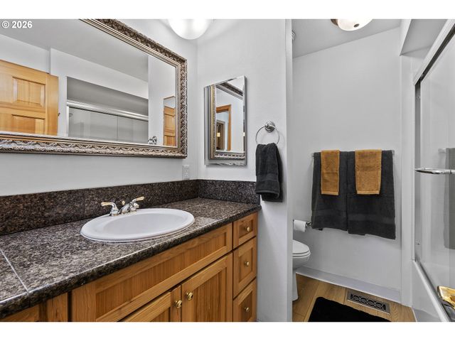 31 GREENRIDGE Ct, Lake Oswego, OR 97035