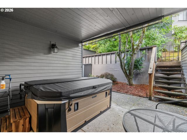 31 GREENRIDGE Ct, Lake Oswego, OR 97035