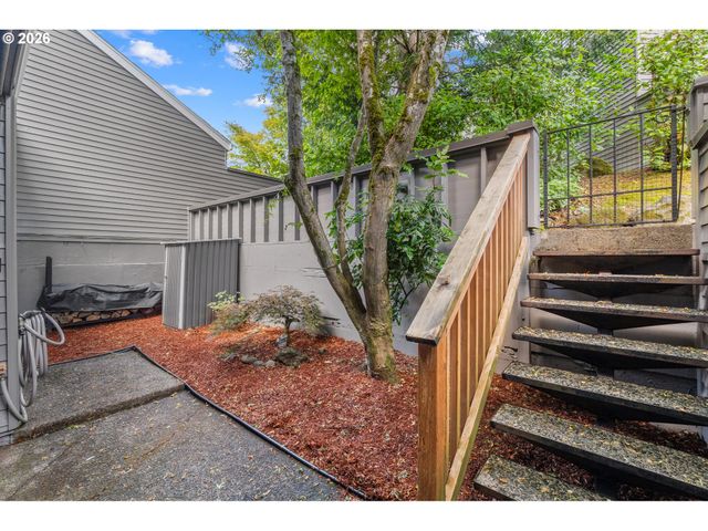 31 GREENRIDGE Ct, Lake Oswego, OR 97035