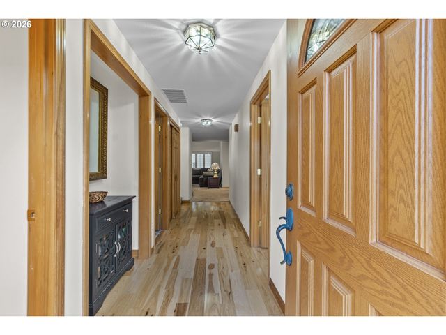 31 GREENRIDGE Ct, Lake Oswego, OR 97035