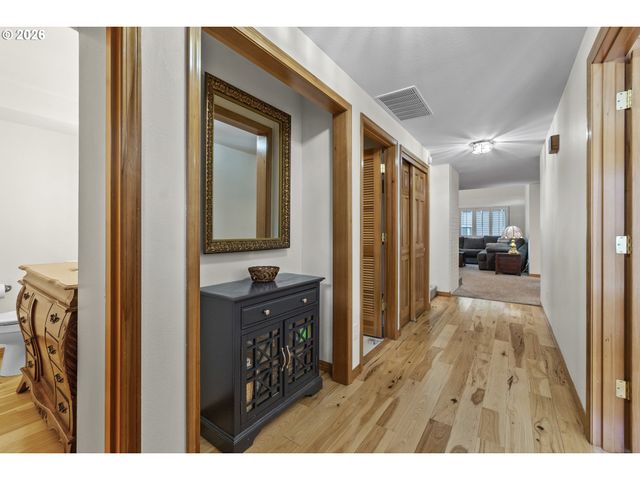 31 GREENRIDGE Ct, Lake Oswego, OR 97035