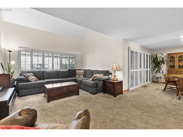 31 GREENRIDGE Ct, Lake Oswego, OR 97035