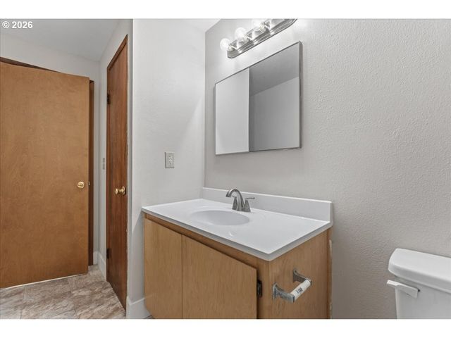 3790 Ne MEADOW Ln, Hillsboro, OR 97124