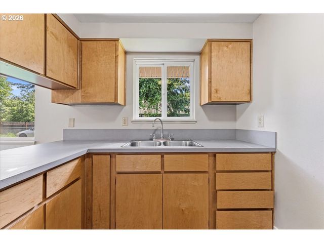 3790 Ne MEADOW Ln, Hillsboro, OR 97124