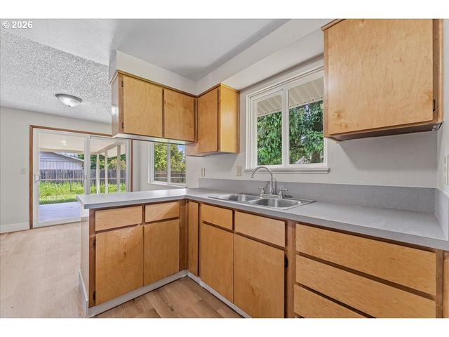 3790 Ne MEADOW Ln, Hillsboro, OR 97124