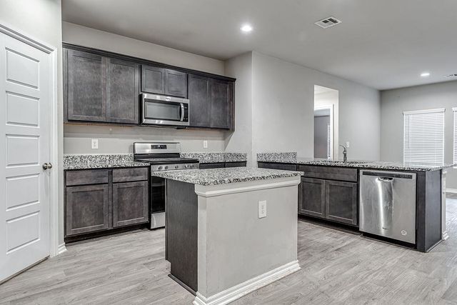 4405 Montage Boulevard, Mustang, OK 73064