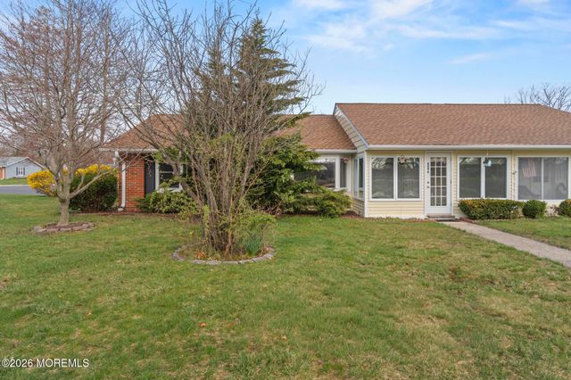 404A Picardy Court, Lakewood, NJ 08701