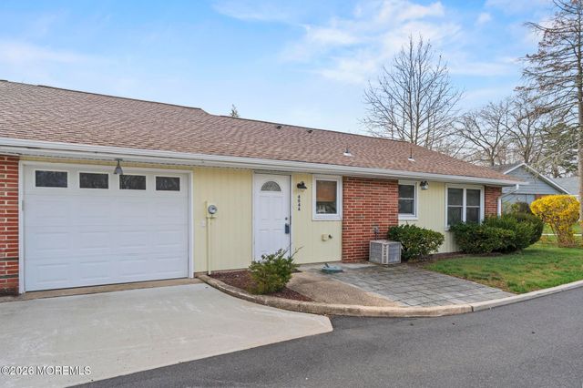 404A Picardy Court, Lakewood, NJ 08701