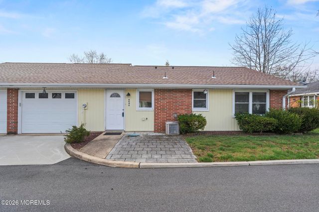 404A Picardy Court, Lakewood, NJ 08701