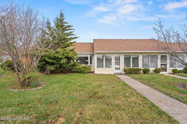 404A Picardy Court, Lakewood, NJ 08701