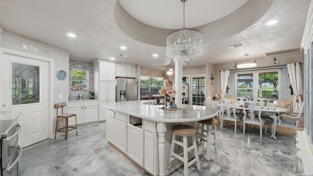 108 Woodlake Dr, Mcqueeney, TX 78123