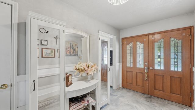 108 Woodlake Dr, Mcqueeney, TX 78123