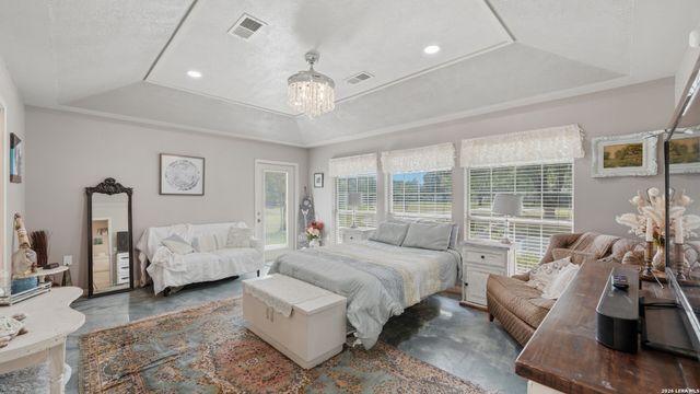 108 Woodlake Dr, Mcqueeney, TX 78123
