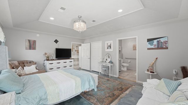 108 Woodlake Dr, Mcqueeney, TX 78123