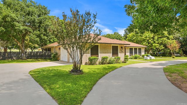 108 Woodlake Dr, Mcqueeney, TX 78123