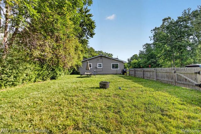 23637 Superior Road, Taylor, MI 48180