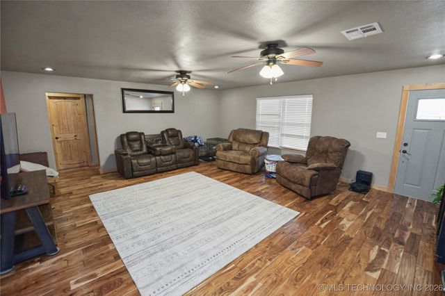 9754 N 510 Road, Tahlequah, OK 74464