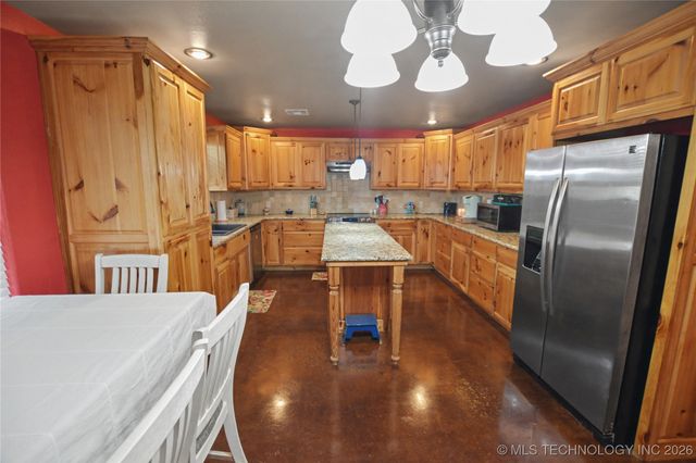 9754 N 510 Road, Tahlequah, OK 74464