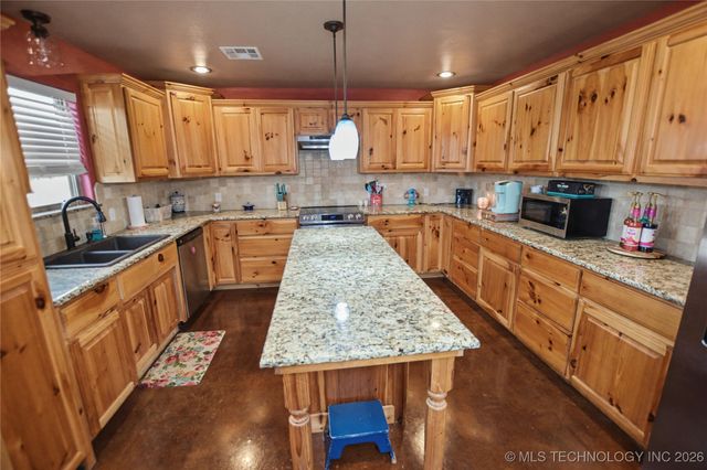 9754 N 510 Road, Tahlequah, OK 74464