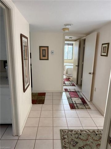 15 Bluebill AVE # 206, Naples, FL 34108