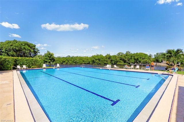 15 Bluebill AVE # 206, Naples, FL 34108