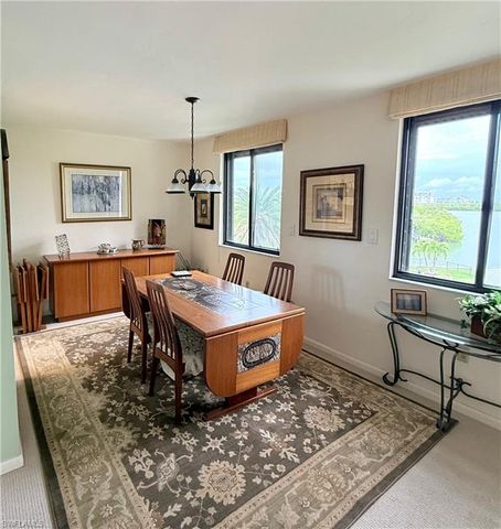 15 Bluebill AVE # 206, Naples, FL 34108