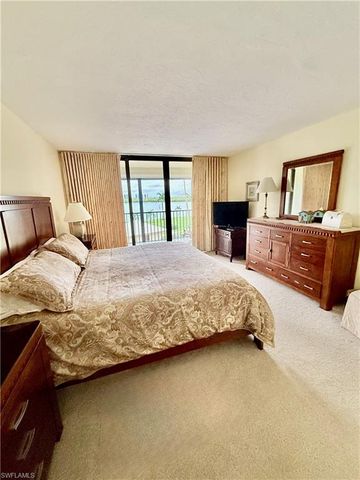 15 Bluebill AVE # 206, Naples, FL 34108