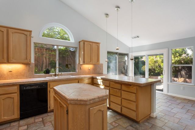 3301 El Valle Way, Antelope, CA 95843