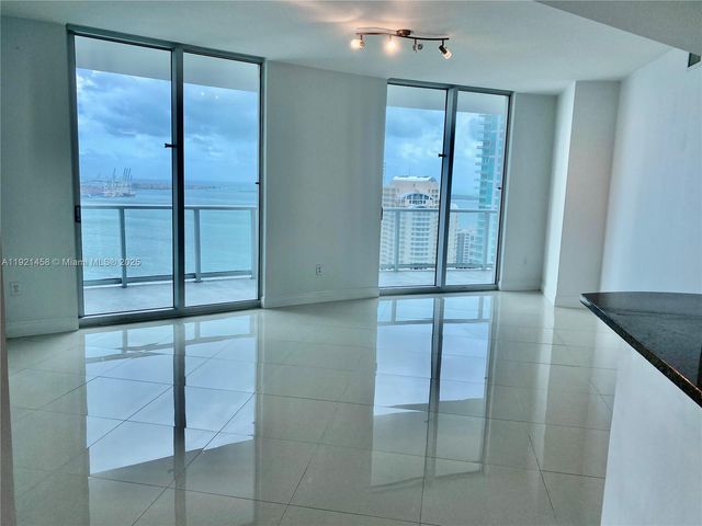 300 S Biscayne Blvd 2710, Miami, FL 33131
