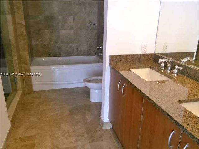 300 S Biscayne Blvd 2710, Miami, FL 33131