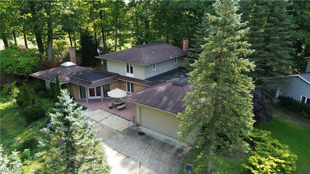 17571 Merry Oaks Trail, Chagrin Falls, OH 44023