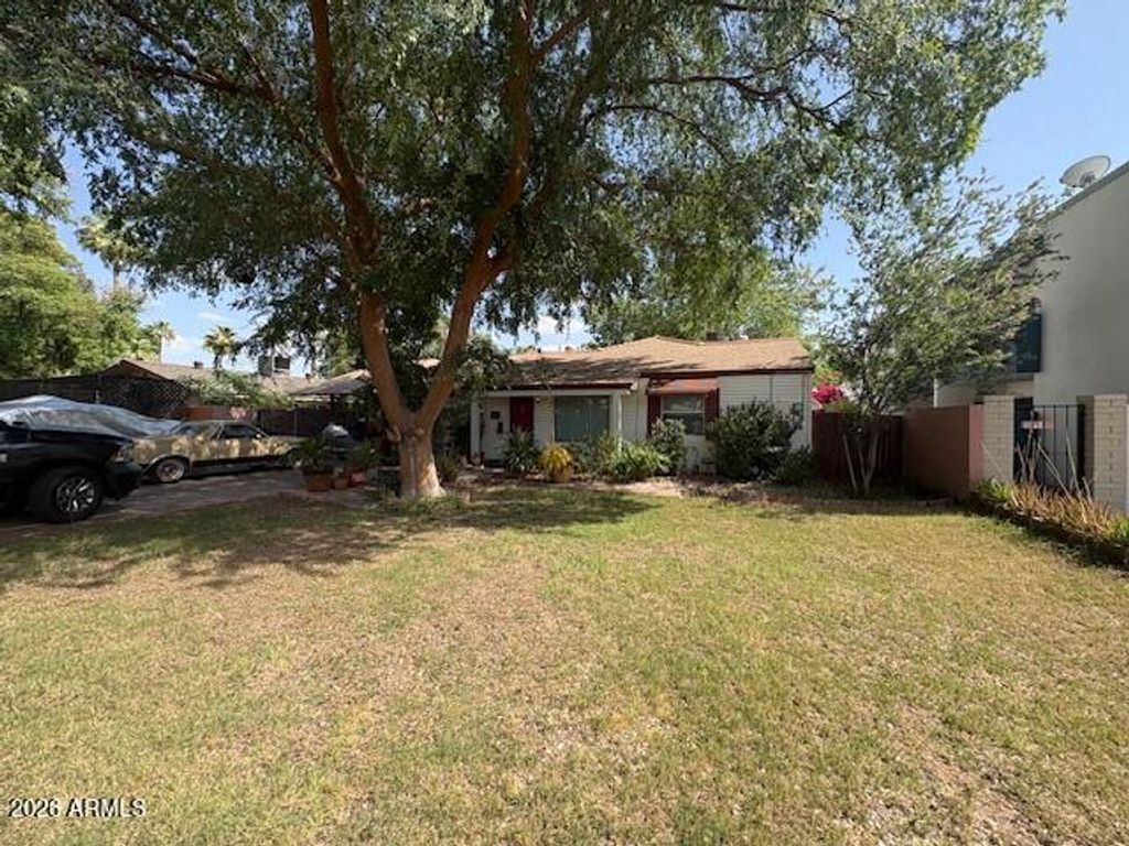 Image 3 of property listing at 1011 E COLTER Street, Phoenix, AZ 85014