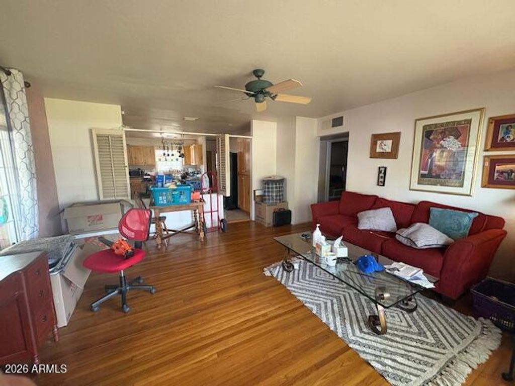Image 5 of property listing at 1011 E COLTER Street, Phoenix, AZ 85014