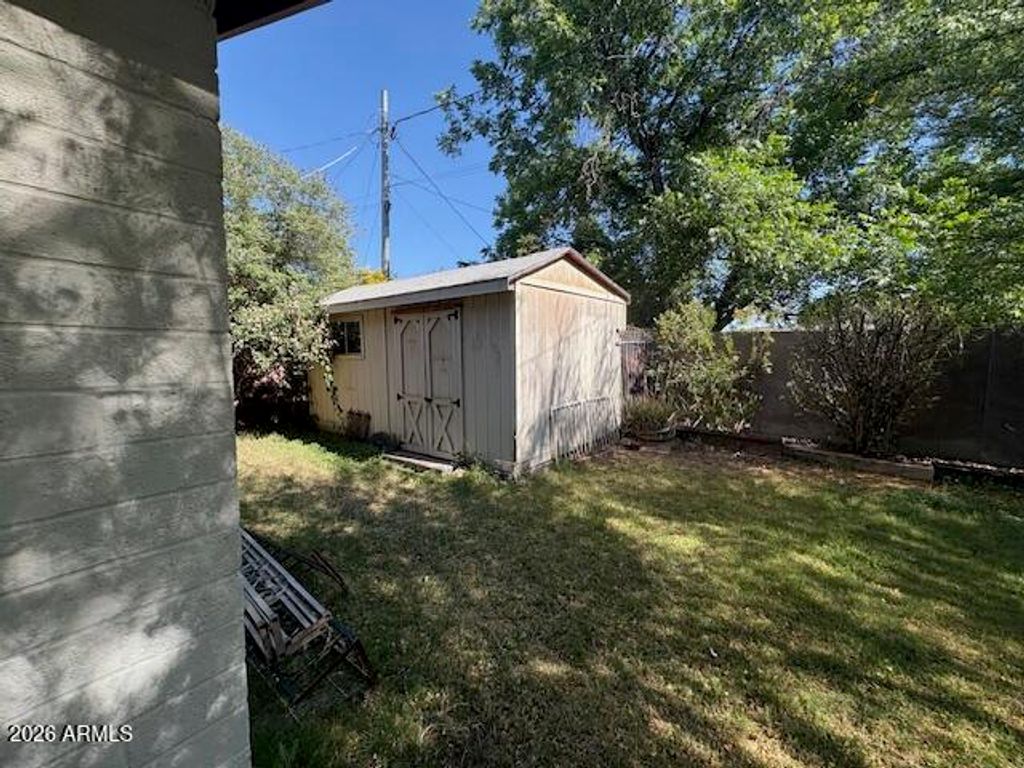 Image 8 of property listing at 1011 E COLTER Street, Phoenix, AZ 85014