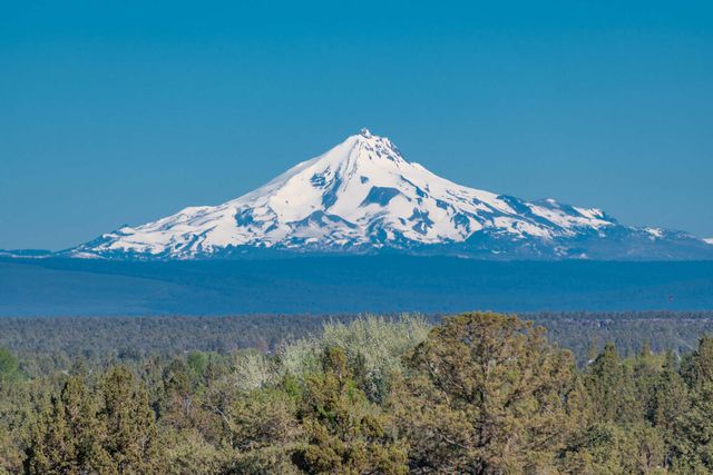 2076 SW 58th Street, Redmond, OR 97756