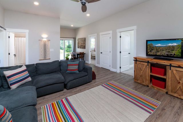 2076 SW 58th Street, Redmond, OR 97756