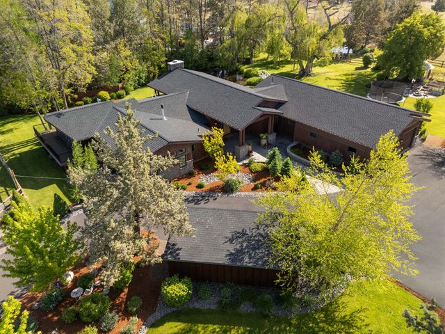 2076 SW 58th Street, Redmond, OR 97756