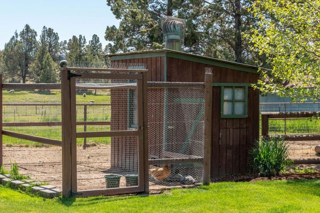 2076 SW 58th Street, Redmond, OR 97756