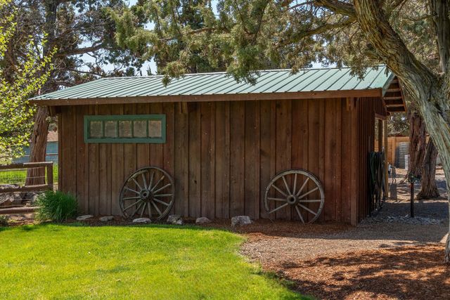 2076 SW 58th Street, Redmond, OR 97756
