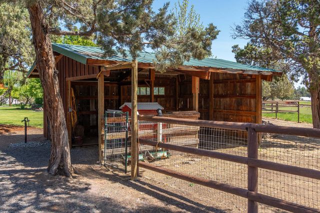 2076 SW 58th Street, Redmond, OR 97756