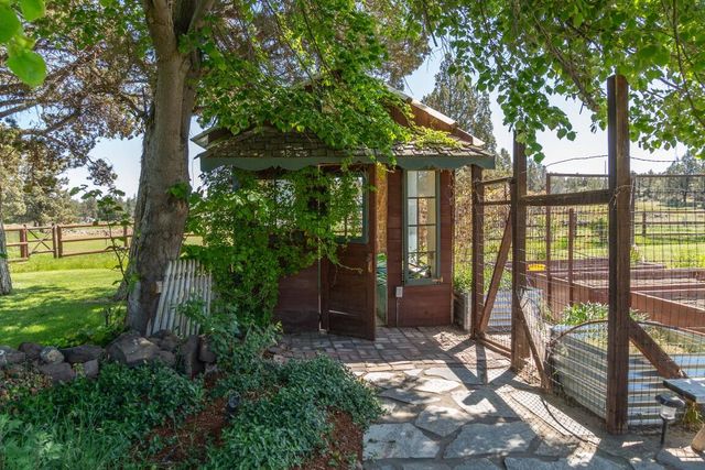 2076 SW 58th Street, Redmond, OR 97756