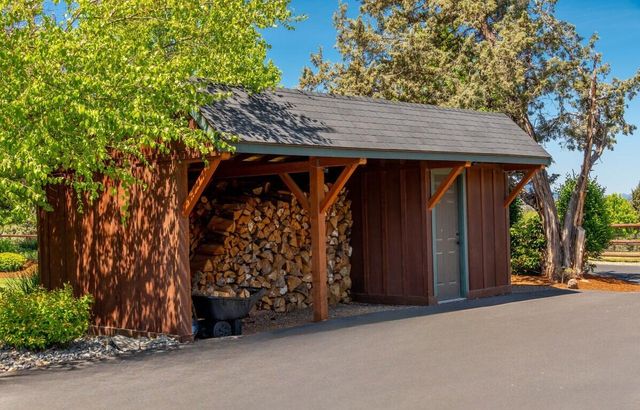 2076 SW 58th Street, Redmond, OR 97756