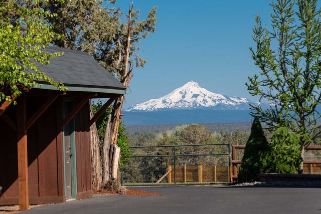 2076 SW 58th Street, Redmond, OR 97756