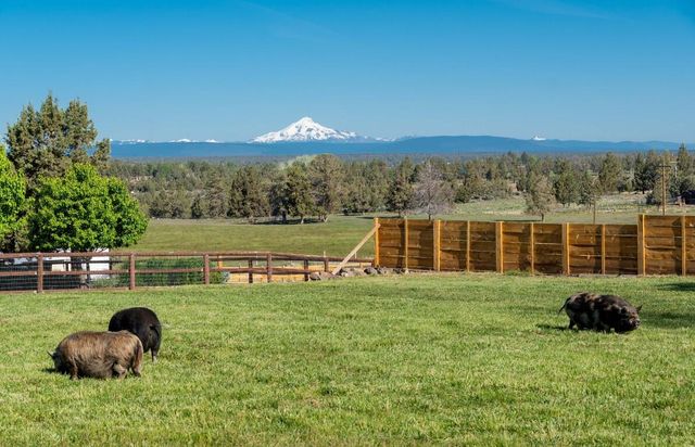 2076 SW 58th Street, Redmond, OR 97756