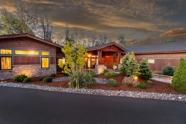 2076 SW 58th Street, Redmond, OR 97756