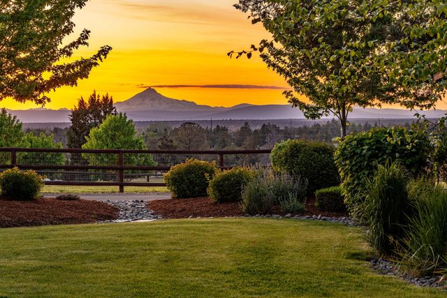 2076 SW 58th Street, Redmond, OR 97756