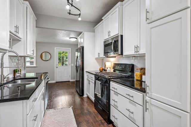 862 21st Avenue SE, Minneapolis, MN 55414